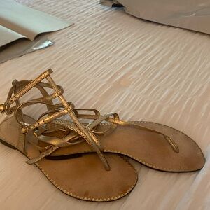 Lilly Pulitzer gold sandal 8.5